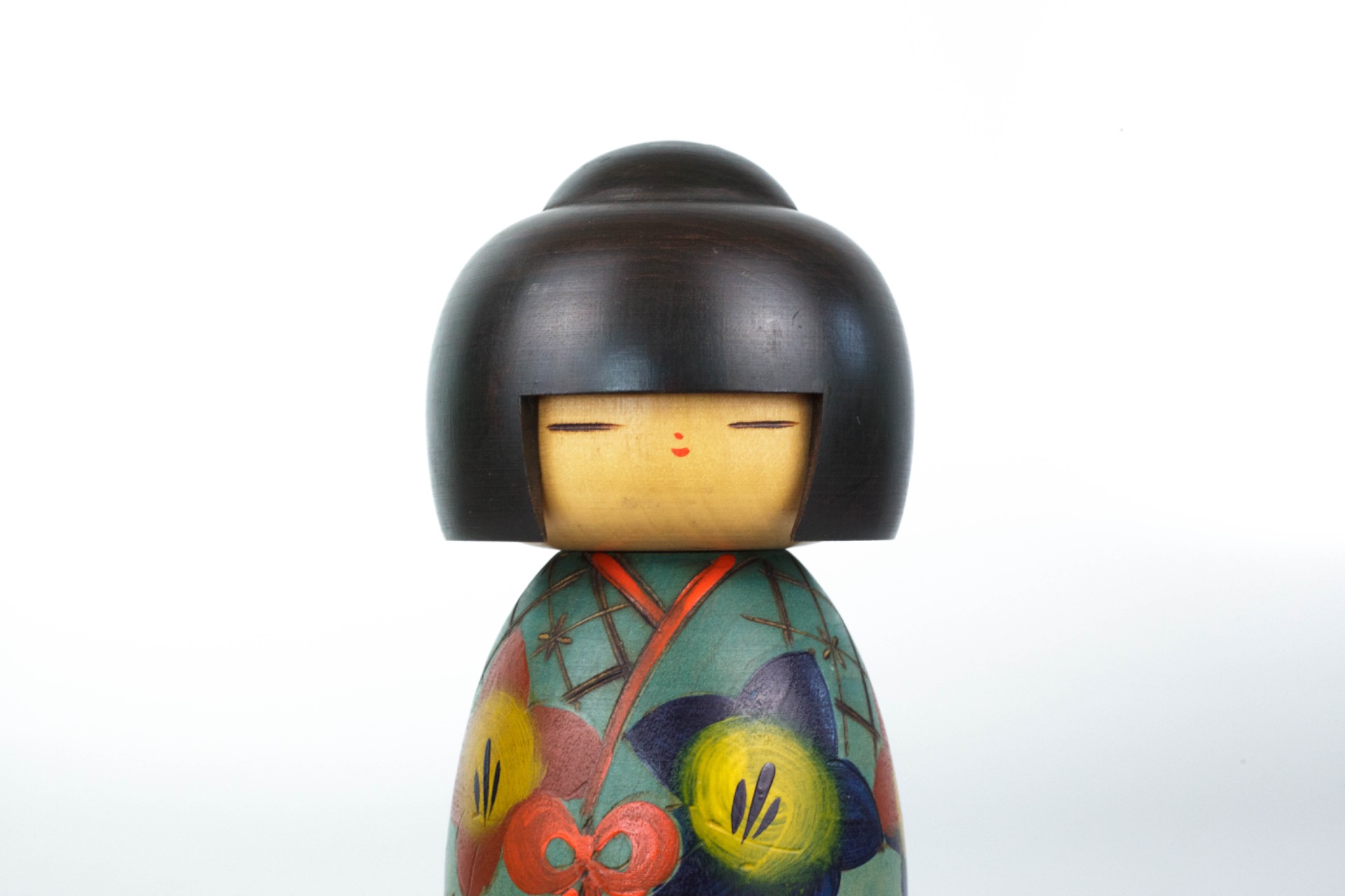 Kokeshi with flower design by Yuji Kawase – 17 cm | Tamashii
